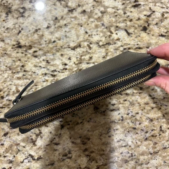 KATE SPADE NEW YORK
Jeanne Large Carryall Wristlet - Picture 3 of 5